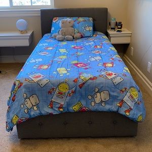 Comforter - Reversible Robot design twin size with pillow case.